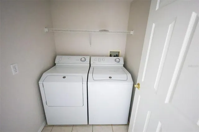 $2,100 | 611 Spring Lake Circle, Tarpon Springs, FL 34688