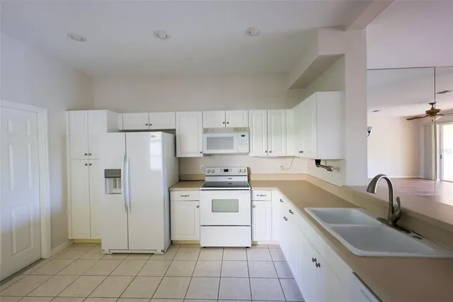 $2,100 | 611 Spring Lake Circle, Tarpon Springs, FL 34688