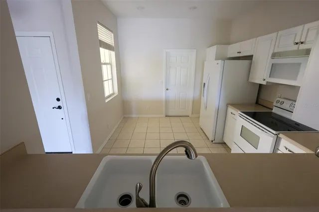 $2,100 | 611 Spring Lake Circle, Tarpon Springs, FL 34688