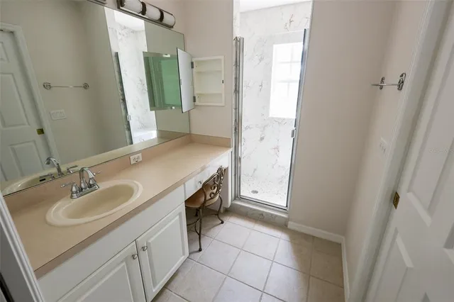 $2,100 | 611 Spring Lake Circle, Tarpon Springs, FL 34688