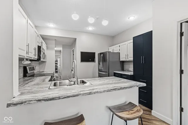 $300,000 | 8675 Champions Drive, Indianapolis, IN 46256