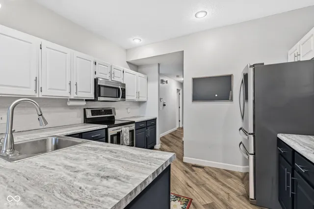 $300,000 | 8675 Champions Drive, Indianapolis, IN 46256