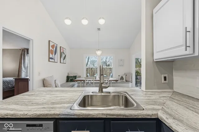 $300,000 | 8675 Champions Drive, Indianapolis, IN 46256