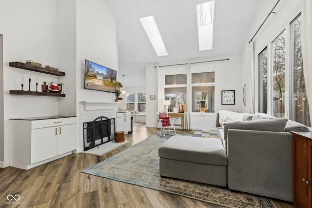 $300,000 | 8675 Champions Drive, Indianapolis, IN 46256