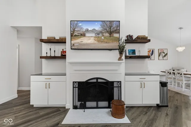 $300,000 | 8675 Champions Drive, Indianapolis, IN 46256