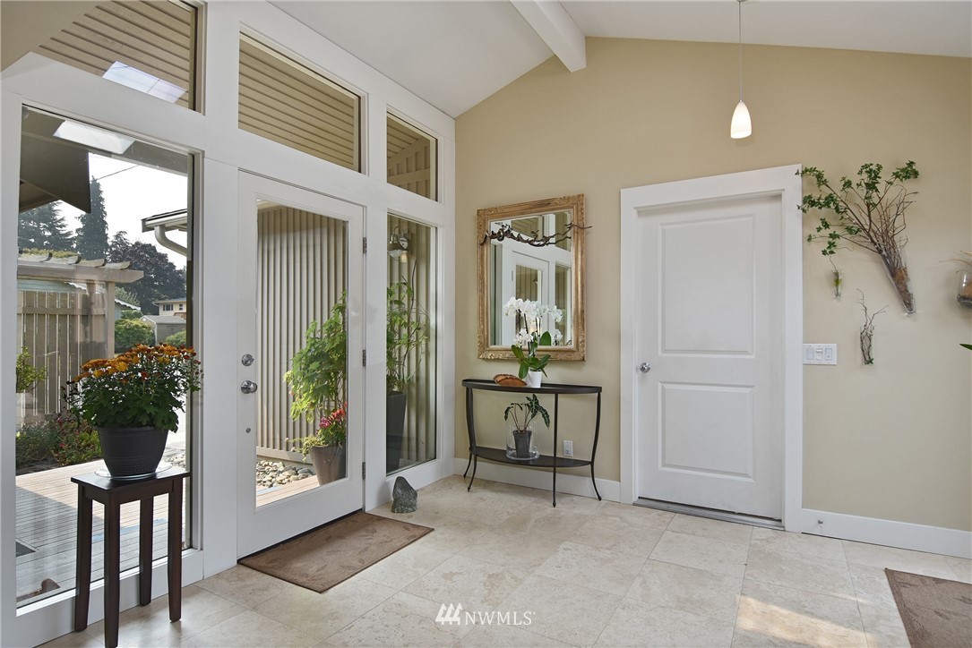 617 Aloha Way Edmonds, WA 98020 - Photo 2 of 23 Gallery Image 2