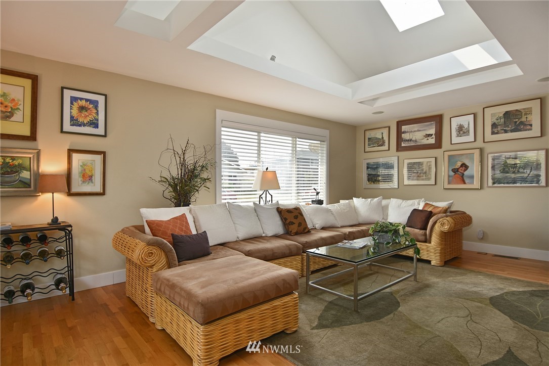 617 Aloha Way Edmonds, WA 98020 - Photo 5 of 23 Gallery Image 5