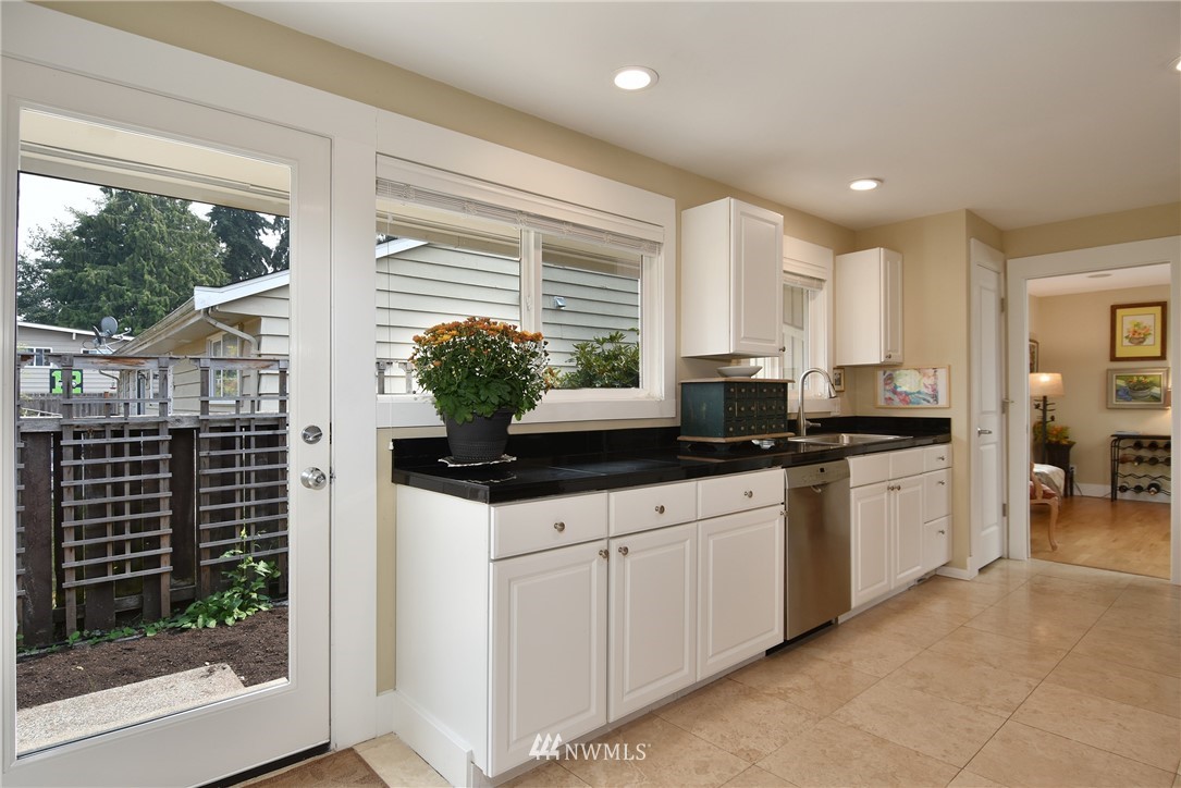 617 Aloha Way Edmonds, WA 98020 - Photo 9 of 23 Gallery Image 9