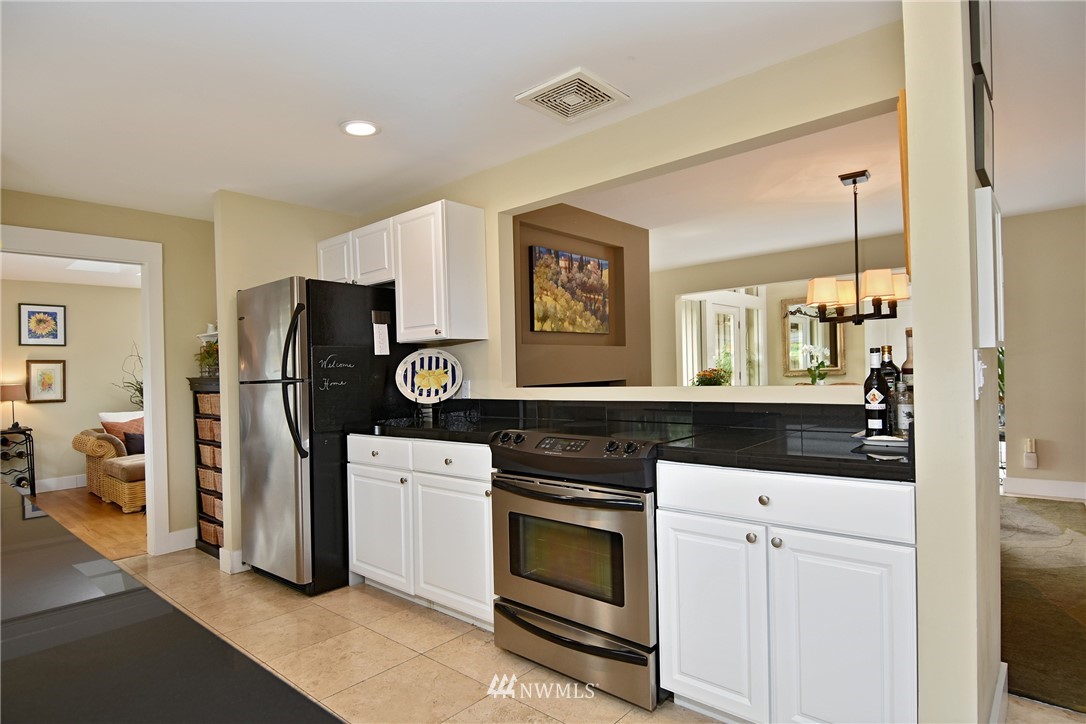 617 Aloha Way Edmonds, WA 98020 - Photo 10 of 23 Gallery Image 10