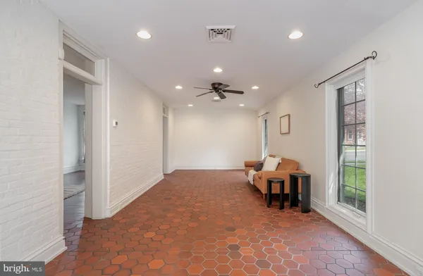 a view of a livingroom with furniture and windows