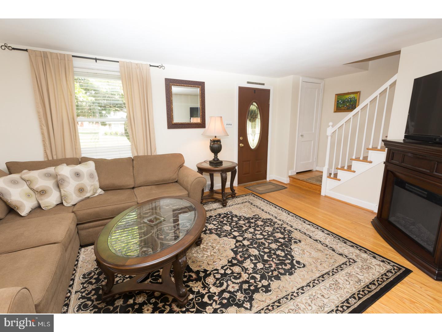 209 North Warminster Road Hatboro, PA 19040 - Photo 7 of 24 Living Room