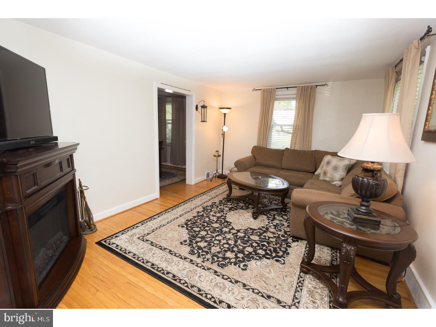 209 North Warminster Road Hatboro, PA 19040 - Photo 8 of 24 Living Room
