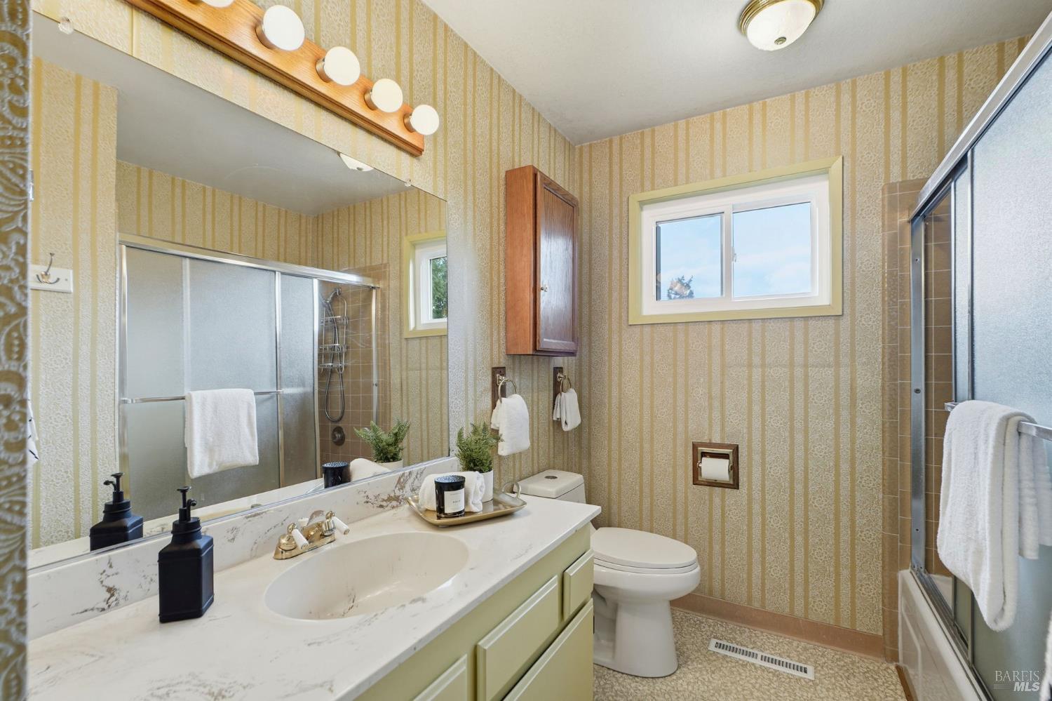 1814 St Francis Road Santa Rosa, CA 95409 - Photo 29 of 70 The hall bathroom features a shower over tub