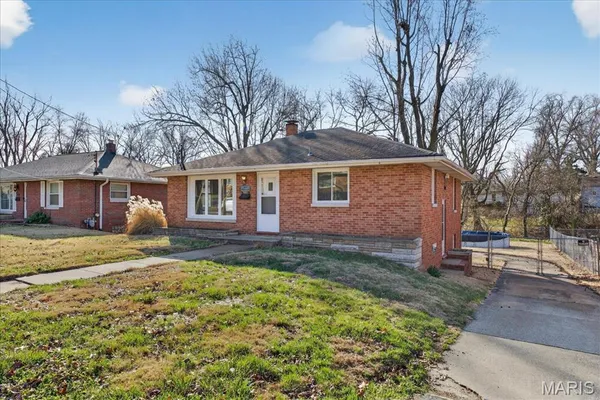 $1,750 | 3861 Coronado Drive, Alton, IL 62002