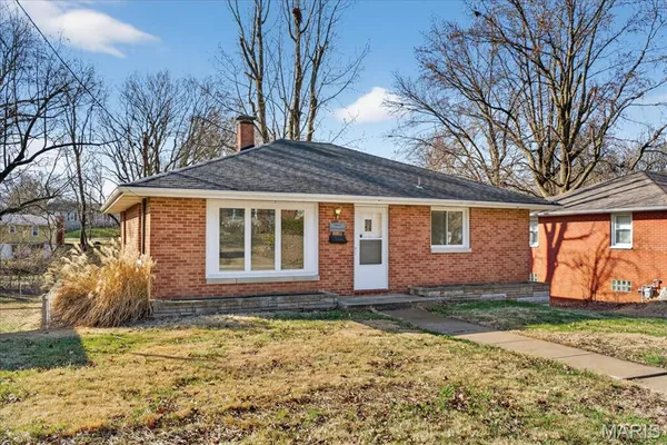 $1,750 | 3861 Coronado Drive, Alton, IL 62002