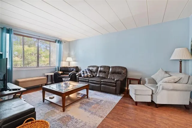 $279,900 | 1557 Pinehurst Drive, Pittsburgh, PA 15241