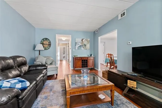 $279,900 | 1557 Pinehurst Drive, Pittsburgh, PA 15241