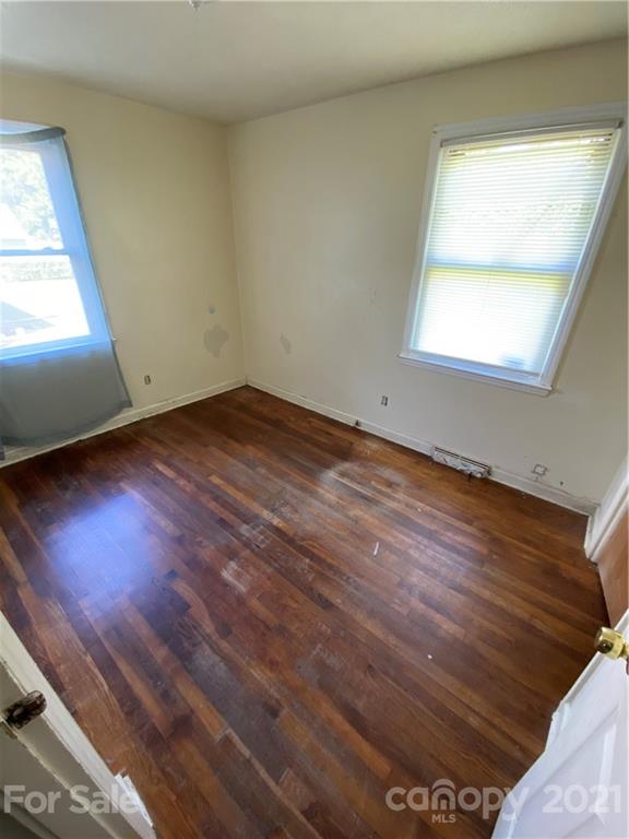 932 Clanton Road Charlotte, NC 28217 - Photo 5 of 6 Gallery Image 5