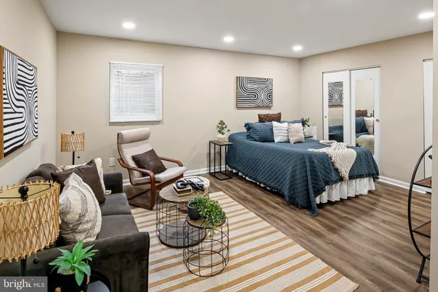 a picture of a bench in front of a wall