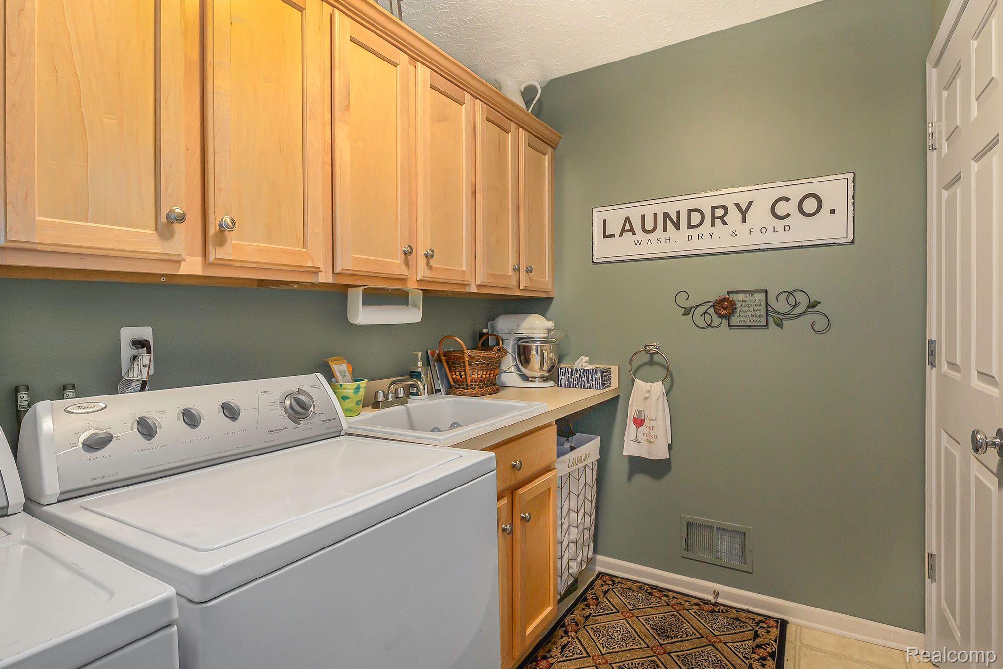 462 Hosta Howell, MI 48843 - Photo 11 of 16 Gallery Image 11