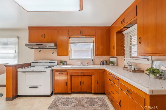 $949,900 | 1241 South Walnut Street, Anaheim, CA 92802