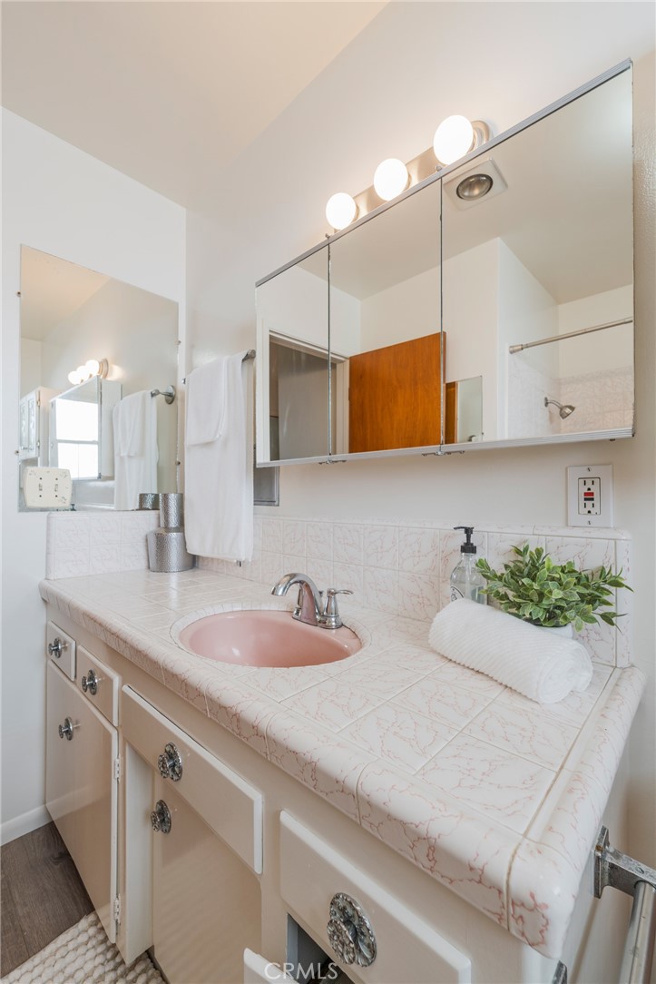 1241 South Walnut Street Anaheim, CA 92802 - Photo 27 of 36 a bathroom with a double vanity sink mirror and bathtub