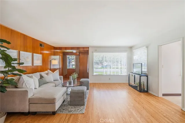 $949,900 | 1241 South Walnut Street, Anaheim, CA 92802