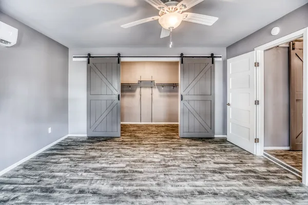a view of an entryway with a livingroom
