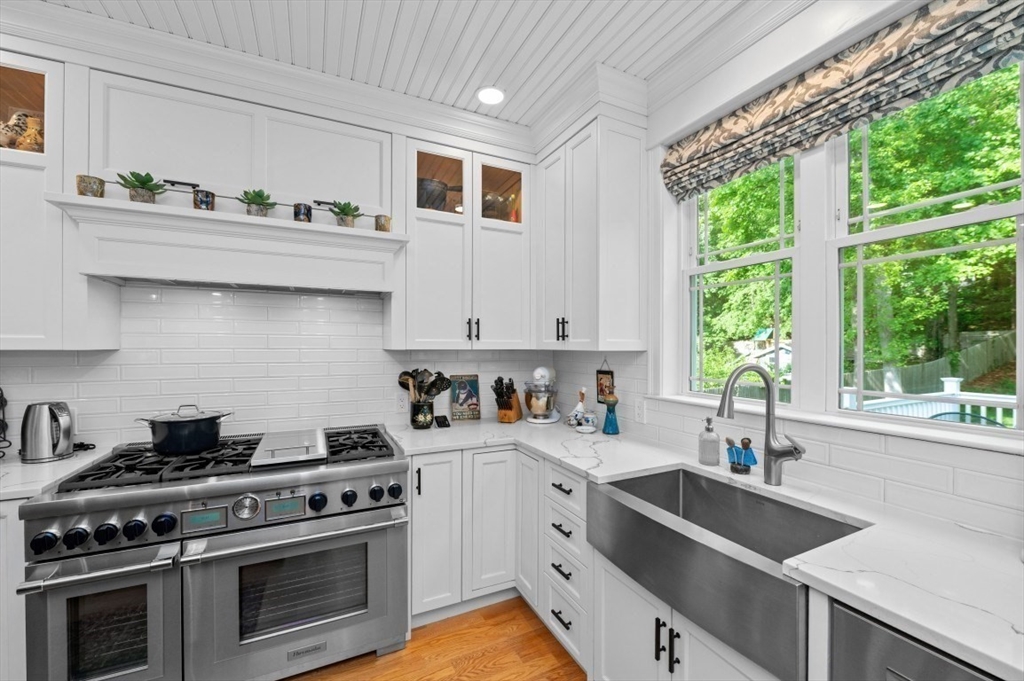 456 Chestnut Street Needham, MA 02492 - Photo 8 of 37