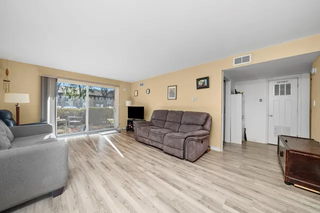 $145,000 | 5 A Kingery Quarter, Unit 5104, Willowbrook, IL 60527