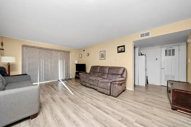 $145,000 | 5 A Kingery Quarter, Unit 5104, Willowbrook, IL 60527