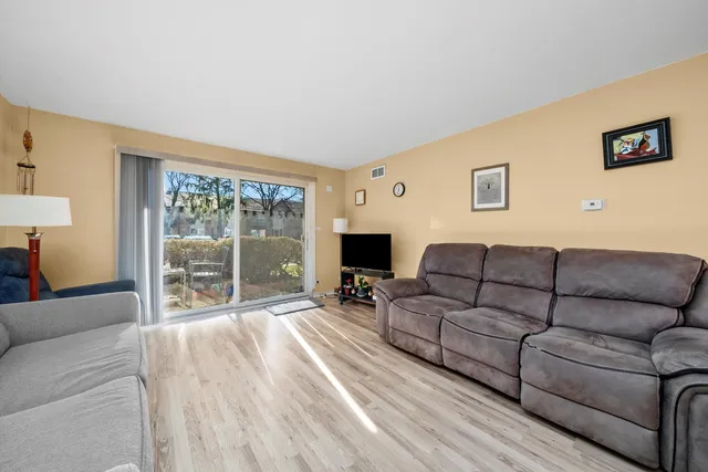 $145,000 | 5 A Kingery Quarter, Unit 5104, Willowbrook, IL 60527