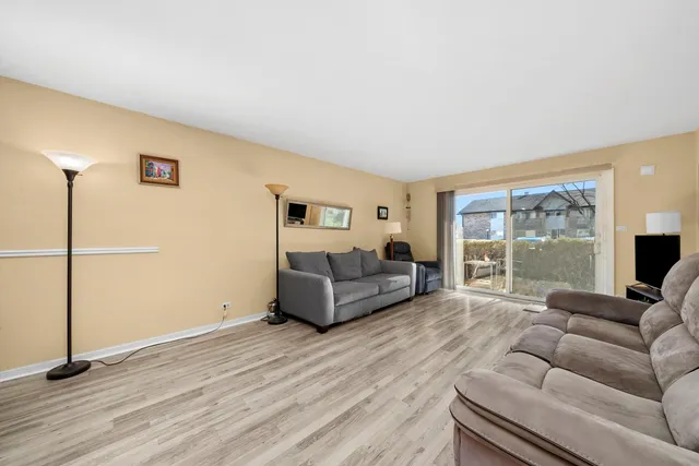 $145,000 | 5 A Kingery Quarter, Unit 5104, Willowbrook, IL 60527