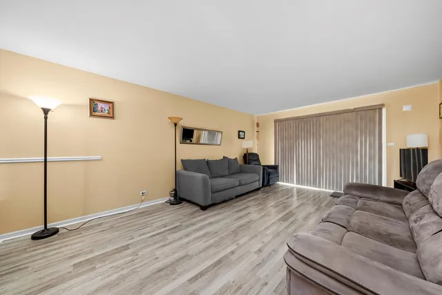 $145,000 | 5 A Kingery Quarter, Unit 5104, Willowbrook, IL 60527