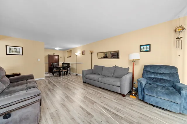 $145,000 | 5 A Kingery Quarter, Unit 5104, Willowbrook, IL 60527