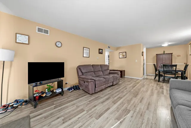 $145,000 | 5 A Kingery Quarter, Unit 5104, Willowbrook, IL 60527