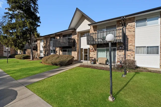 $145,000 | 5 A Kingery Quarter, Unit 5104, Willowbrook, IL 60527