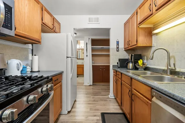 $145,000 | 5 A Kingery Quarter, Unit 5104, Willowbrook, IL 60527