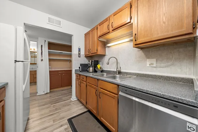 $145,000 | 5 A Kingery Quarter, Unit 5104, Willowbrook, IL 60527