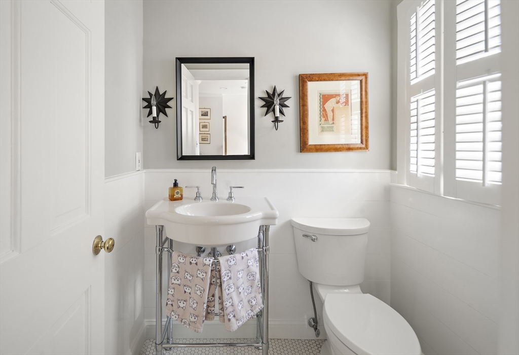 58 Cottage Street Wellesley, MA 02482 - Photo 11 of 28