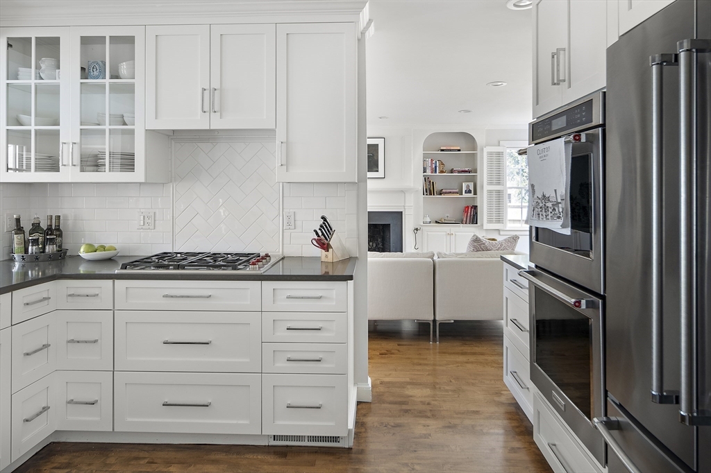 58 Cottage Street Wellesley, MA 02482 - Photo 4 of 28