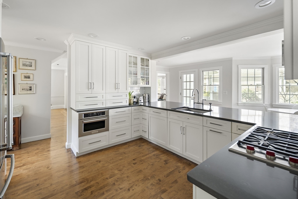 58 Cottage Street Wellesley, MA 02482 - Photo 5 of 28