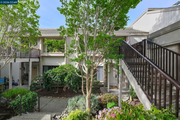 $938,000 | 3386 Rossmoor Parkway, Unit 6, Walnut Creek, CA 94595