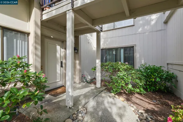 $938,000 | 3386 Rossmoor Parkway, Unit 6, Walnut Creek, CA 94595
