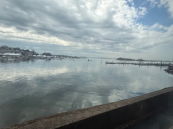 $2,975 | 235 Washington Avenue, Unit 2, Winthrop, MA 02152