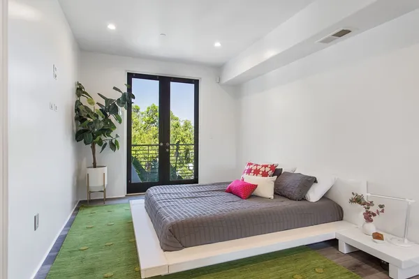 $42,000 | 2955 Passmore Drive, Los Angeles, CA 90068