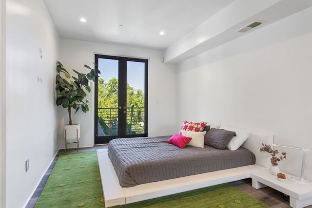 $42,000 | 2955 Passmore Drive, Los Angeles, CA 90068