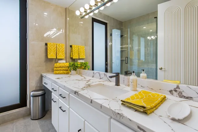 $42,000 | 2955 Passmore Drive, Los Angeles, CA 90068