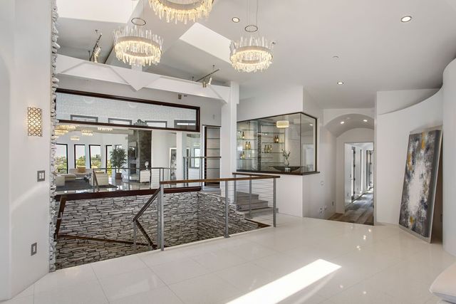 $42,000 | 2955 Passmore Drive, Los Angeles, CA 90068