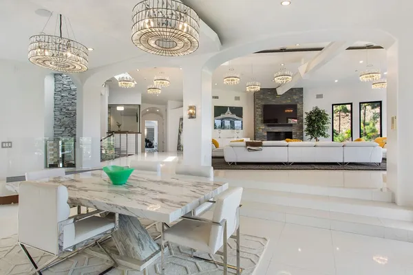 $42,000 | 2955 Passmore Drive, Los Angeles, CA 90068